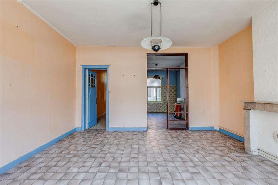 Te renoveren Art Deco herenwoning nabij station 