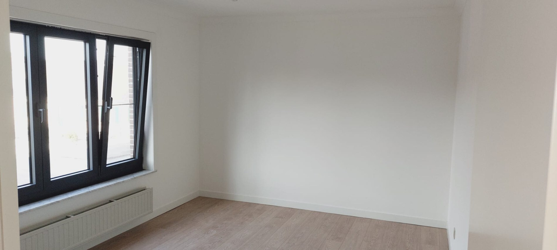 Comfortabel, verzorgd en gunstig gelegen appartement met 2 slaapkamers, terras en garage. 