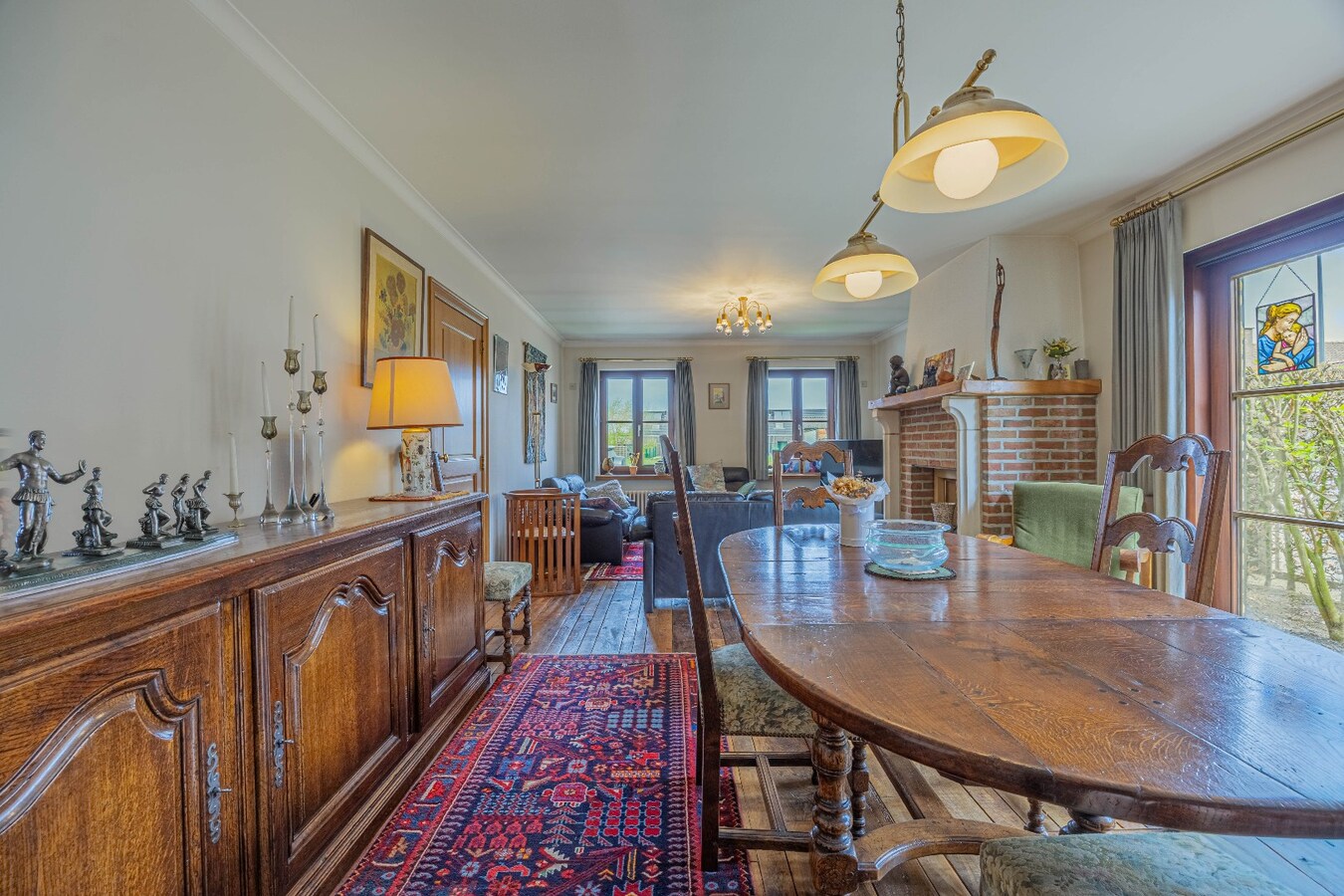 Charmante en solide villa met zonnige tuin in het hart van Zwevezele 