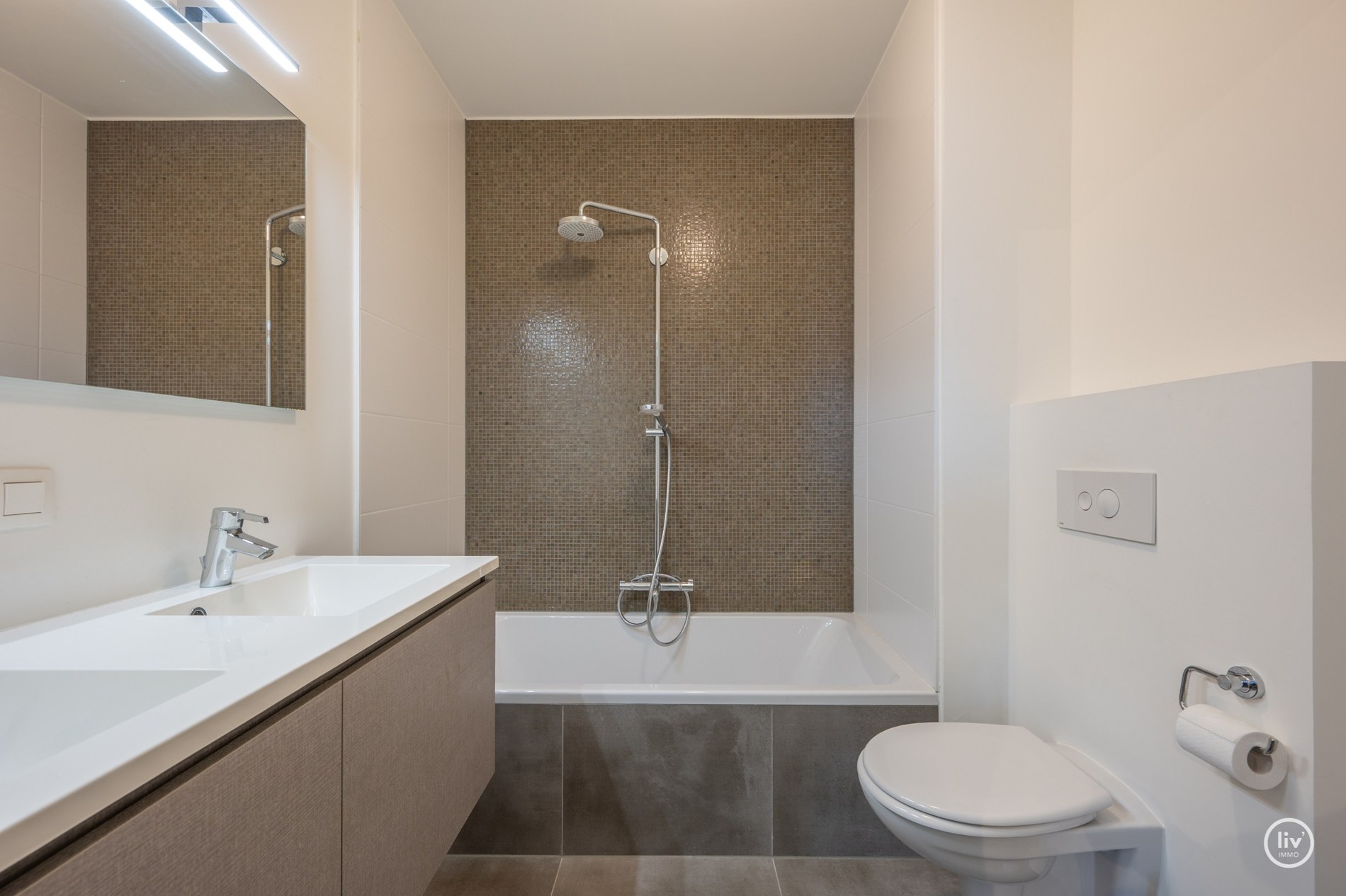 Magnifique appartement spacieux avec 3 chambres situé dans un immeuble récent à Duinenwater. 