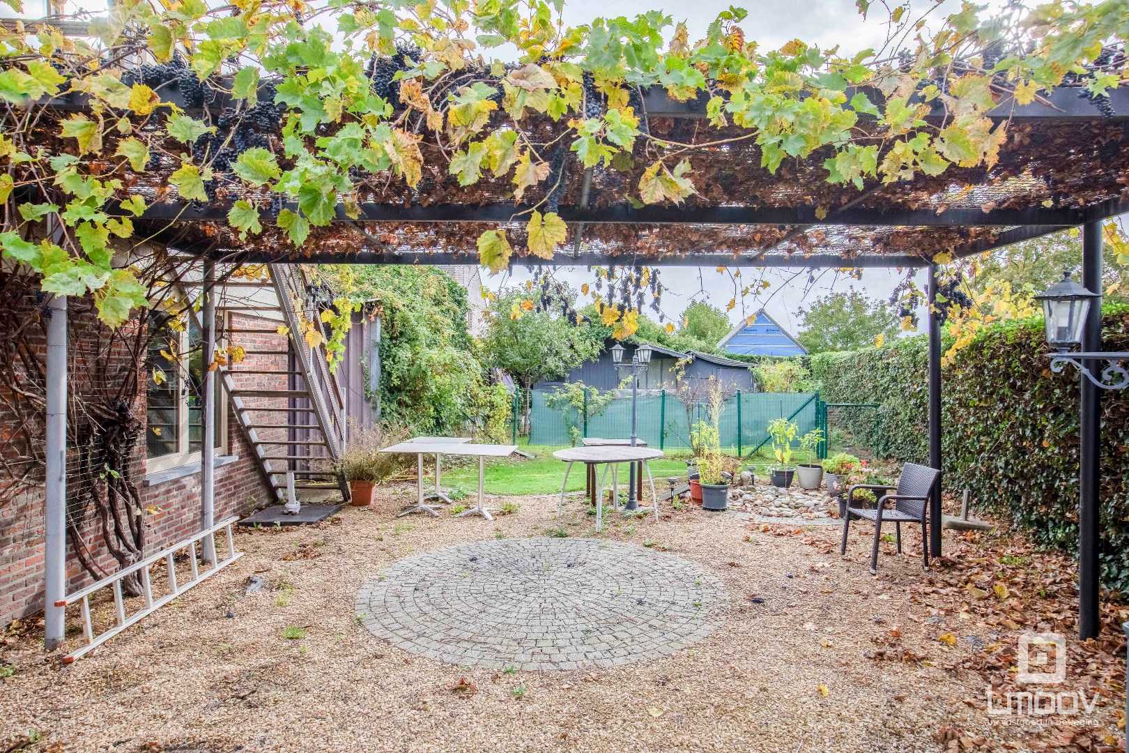Te koop- Gebruiksklaar restaurant met terras en appartement in hartje Hijfte (Lochristi) 