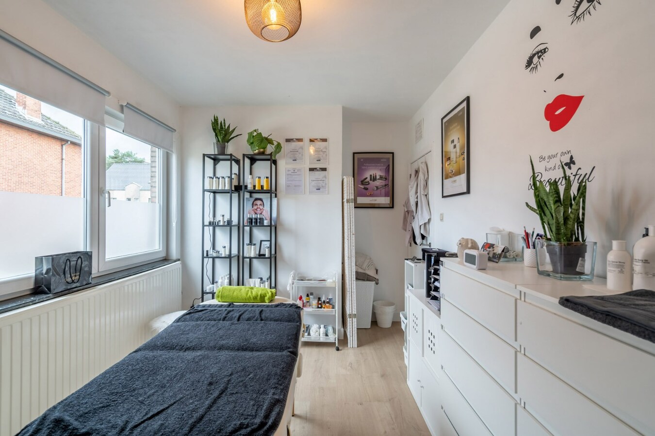 Gerenoveerd appartement met 2 slaapkamers en garage 