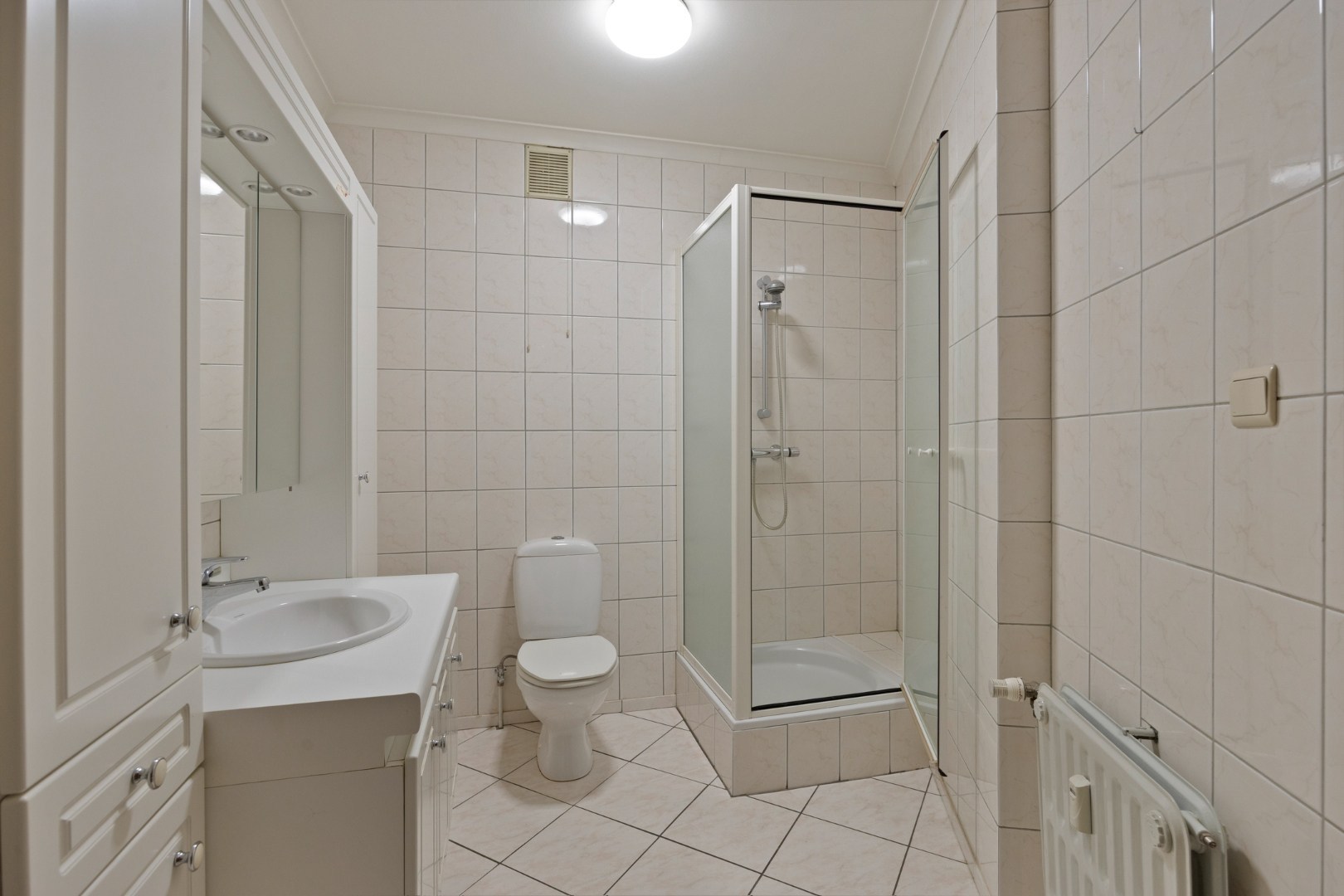 badkamer met douche en tweede toilet