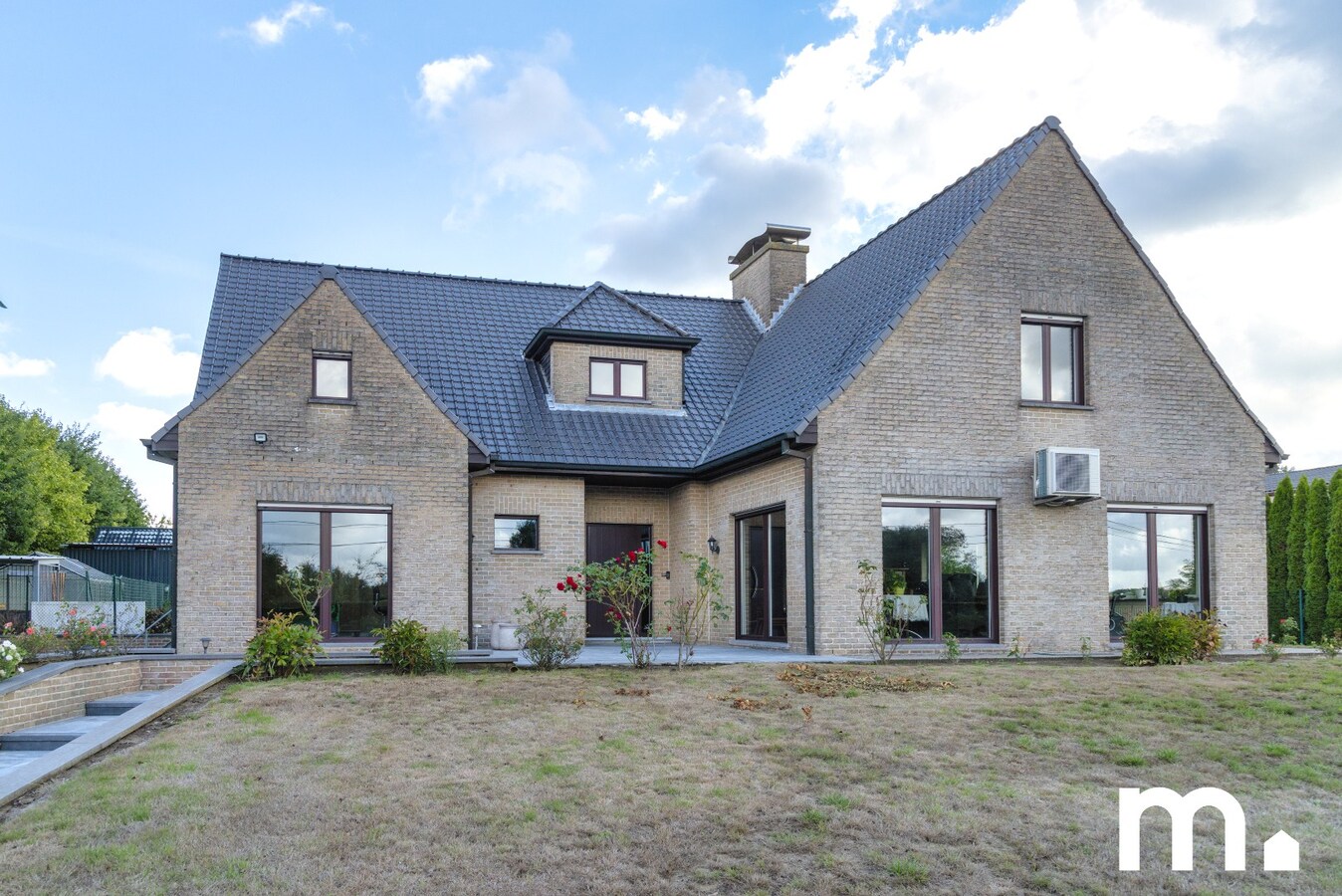 Unieke Villa te Roeselare op 1941m² en 381m² bewoonbare oppervlakte! 