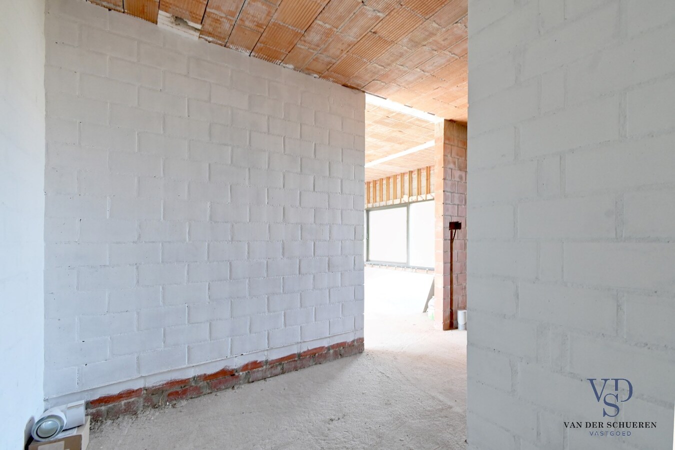 Eigentijdse woning (nog af te werken) te Vurste. 