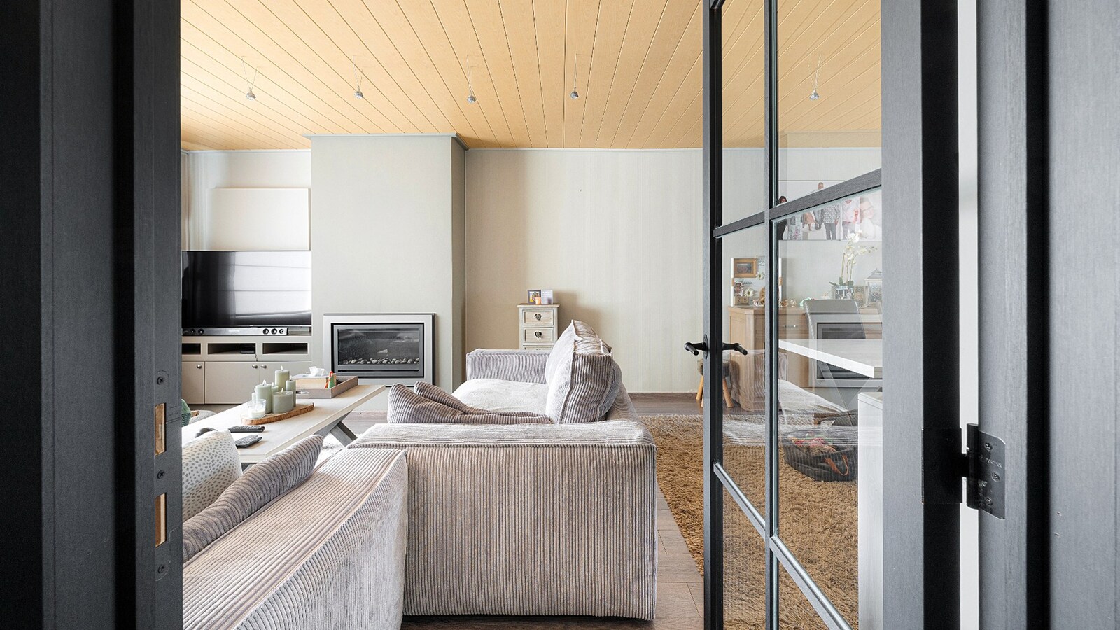 Instapklare en ruime gezinswoning met dubbele garage in het hart van Zeebrugge. 