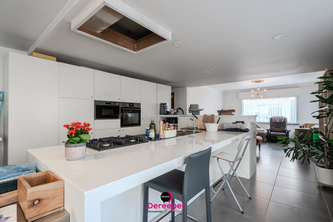 Te renoveren halfopen woning met zuidgerichte tuin op 571 m² in Jabbeke 