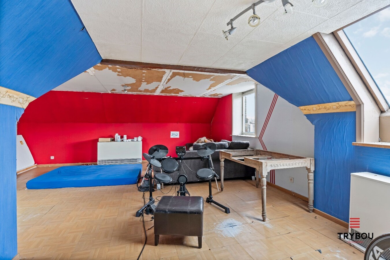 Prachtig handelspand met woonst op centrale ligging te Merkem. 