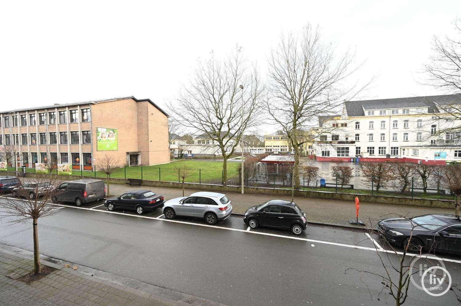 ONGEMEUBELD - Aangenaam 2 slaapkamerappartement met OPEN ZICHT gelegen op de Piers de Raveschootlaan te Knokke (DIRECT BESCHIKBAAR!) 