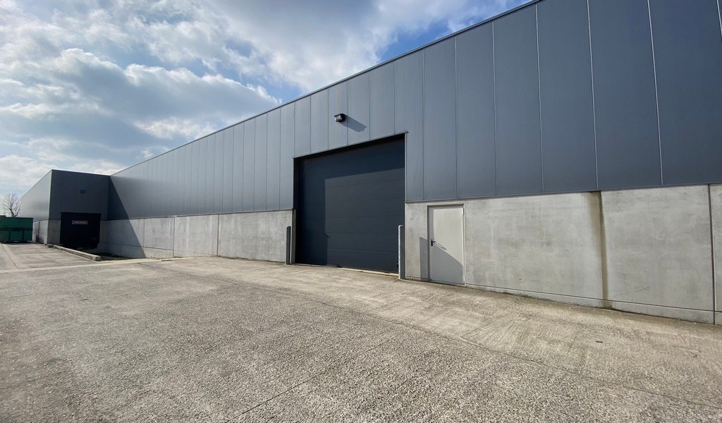 Opslagruimte met laadkades in Lier