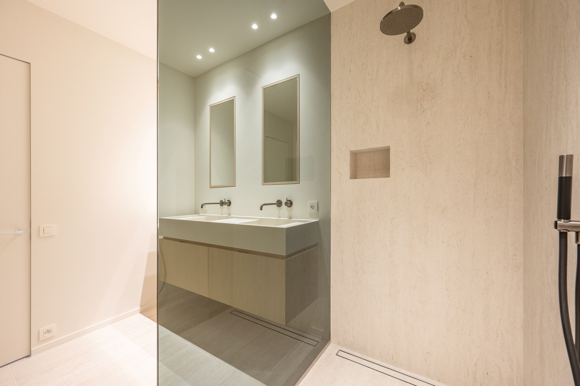 Luxueuze volledig afgewerkte nieuwbouwvilla gelegen aan de rand van het Zoute. 