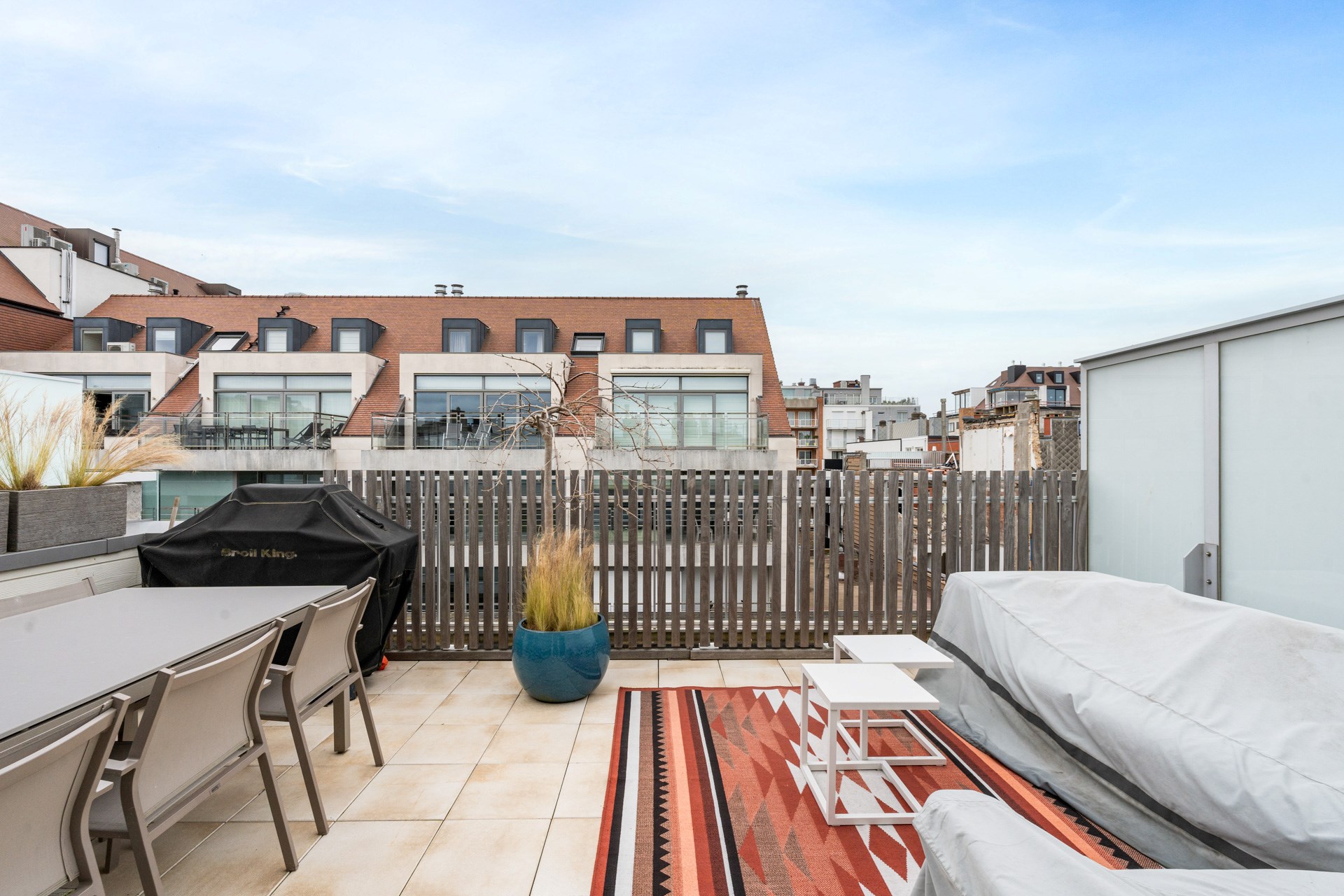 Appartement PENTHOUSE de 2 chambres entièrement rénové situé sur la Kustlaan à 50m à pied de la digue d'Albertstrand. 