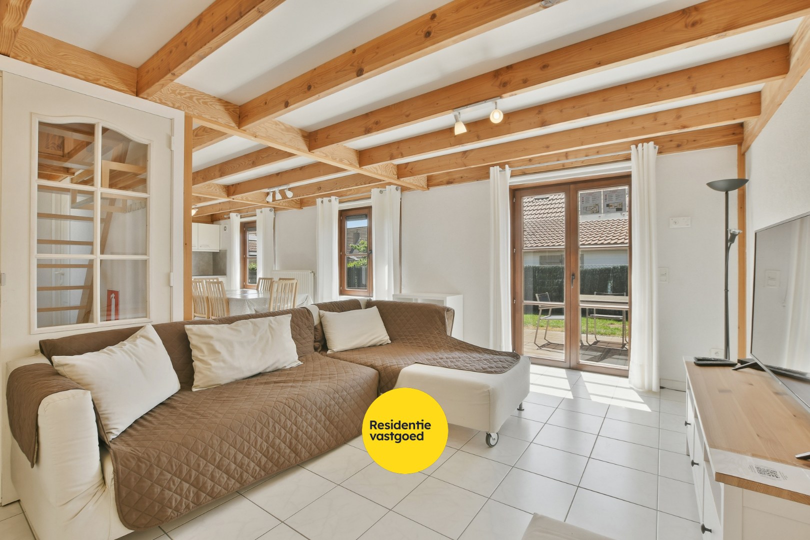 Instapklaar en gemeubeld vissershuisje met tuin en staanplaats in Harendijke! 