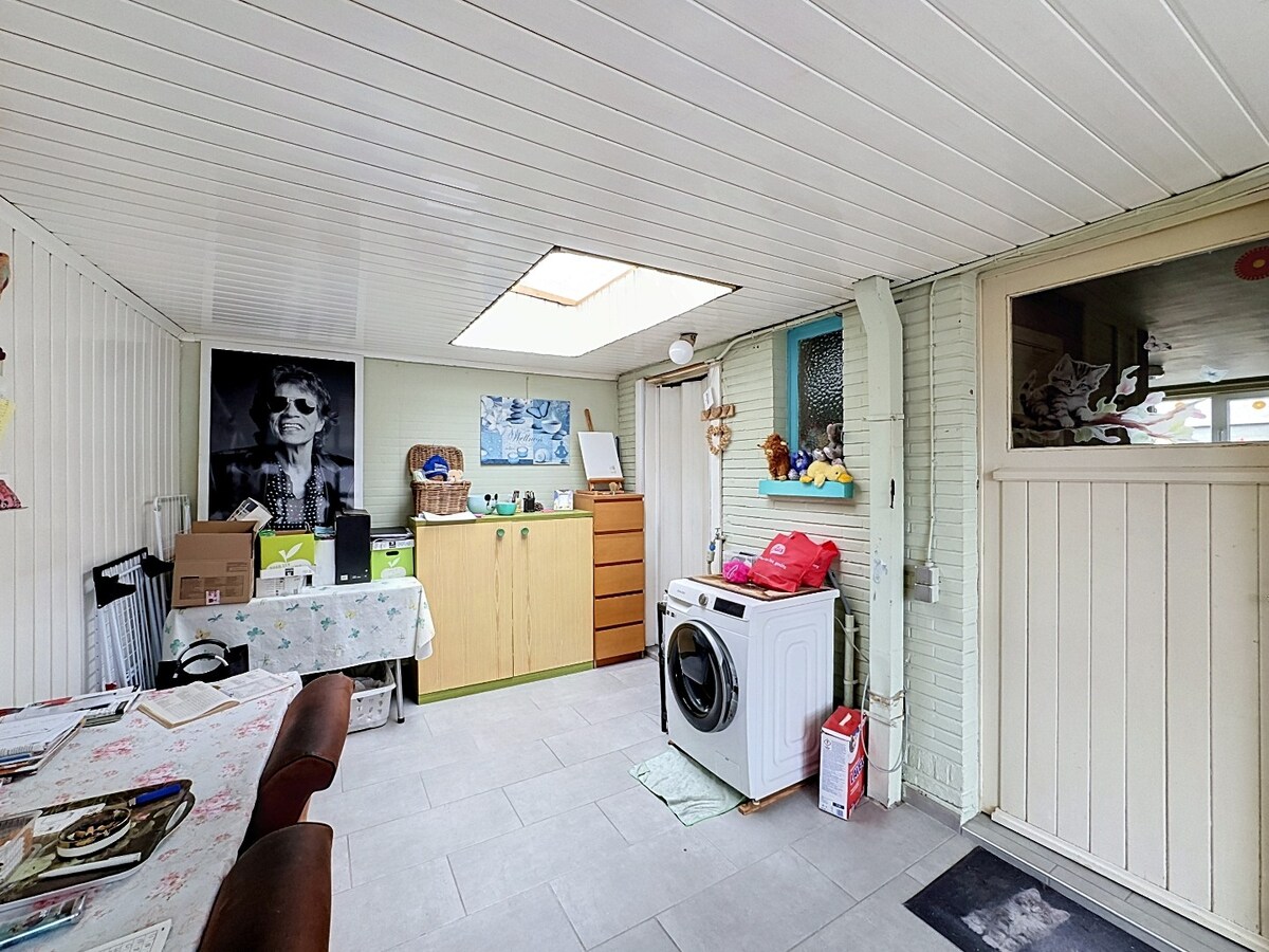 Woning met veel opbergruimte te Zomergem! 