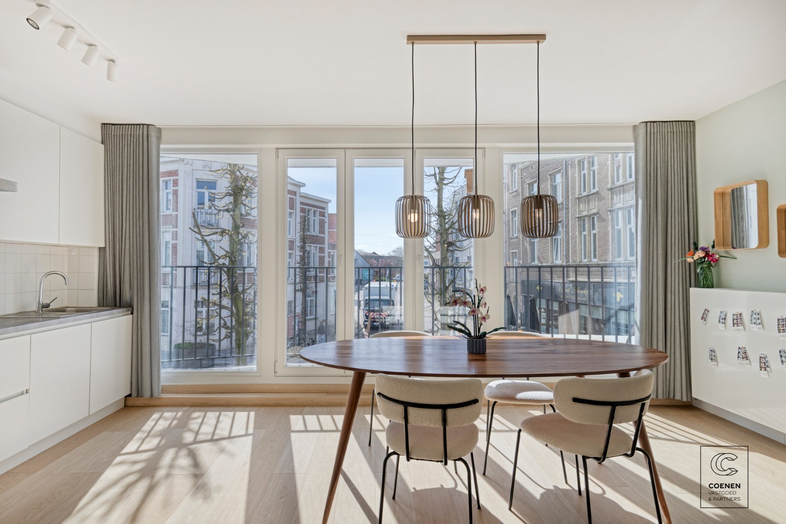 Instapklaar appartement met 2 slaapkamers en balkon op topligging in Lier! 