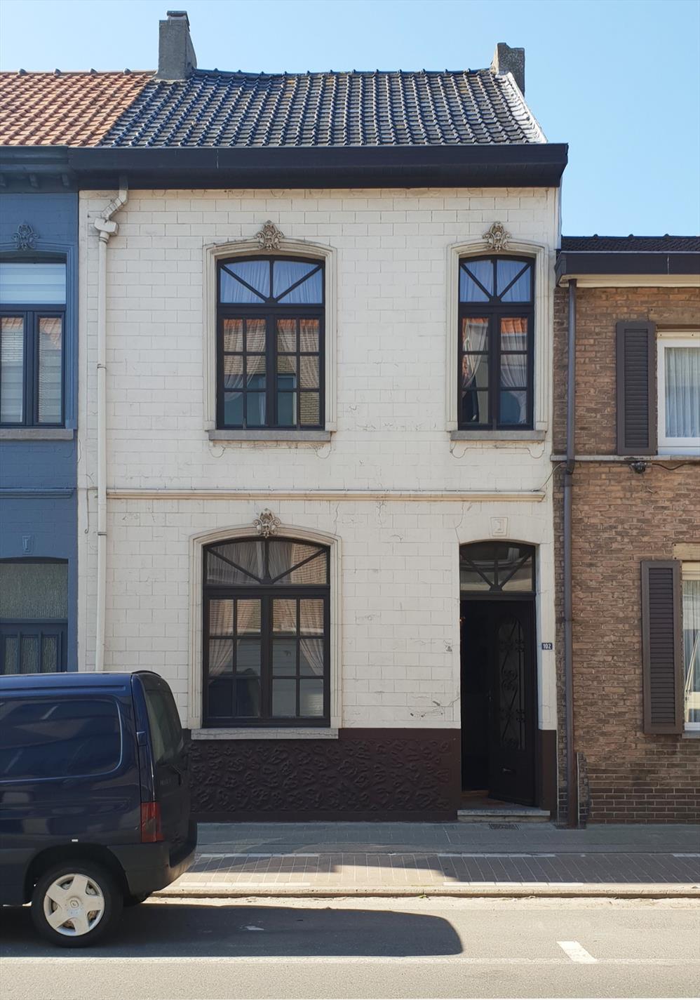 Rijwoning met 2 slpks,  ruime zolder (mogelijk 3de slpk)  &amp; zonnige tuin te Eeklo 