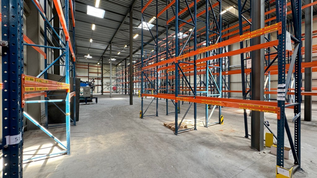 Logistiek bedrijfspand te huur in industriezone te Malle