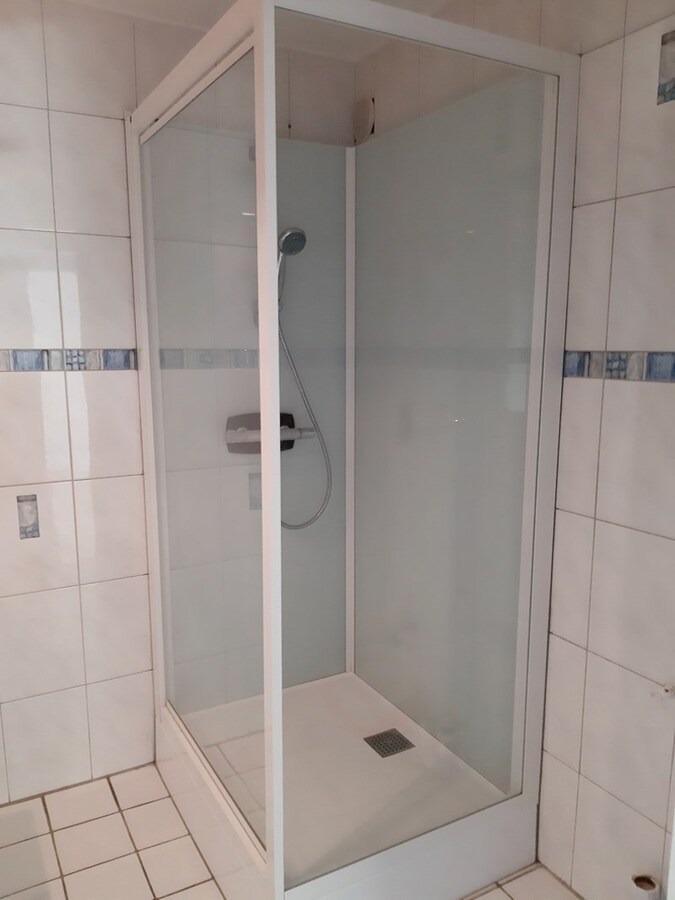 Gerenoveerd dakappartement MET GARAGE te Beverst 