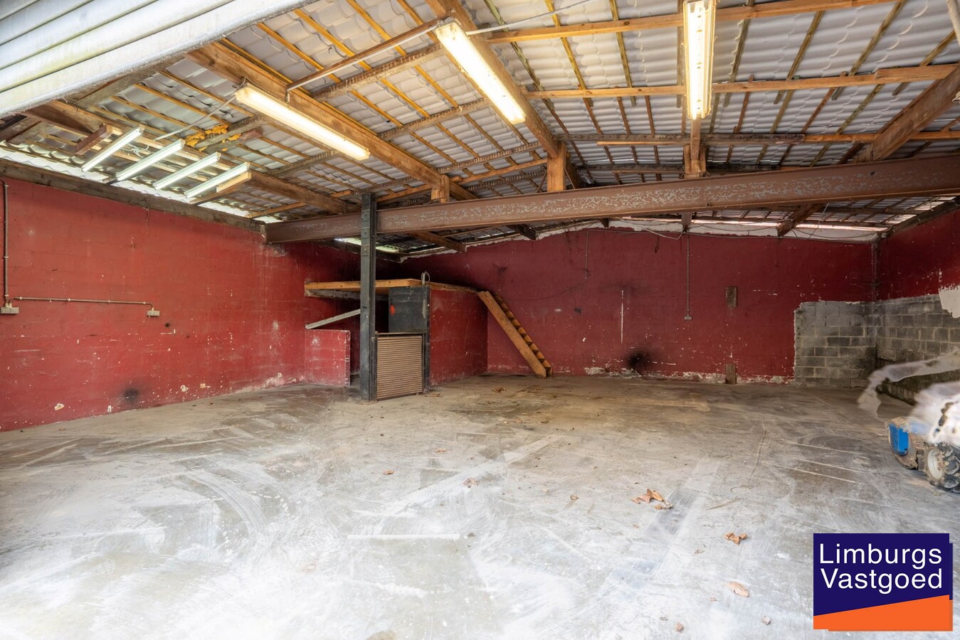 Instapklare woning met ruime loods/werkplaats, 11a 77ca 