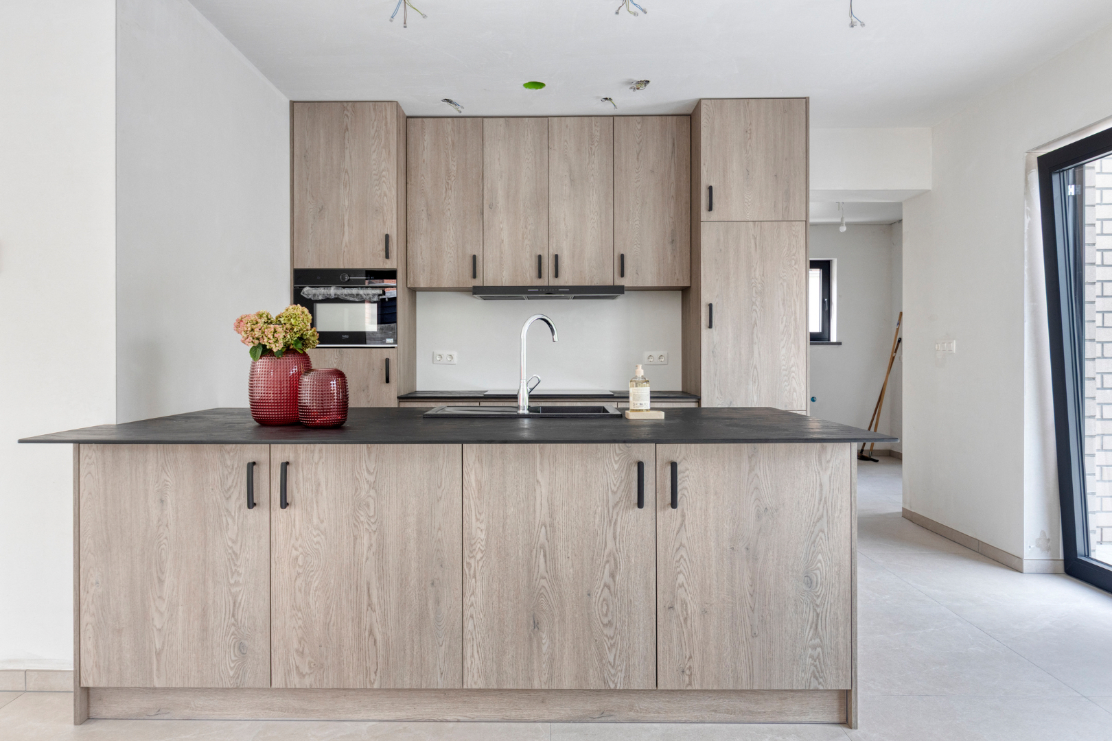 Heikant (NL) – Moderne vrijstaande woning met verrassend veel ruimte, energiezuinig comfort en mogelijkheden voor werken aan huis 