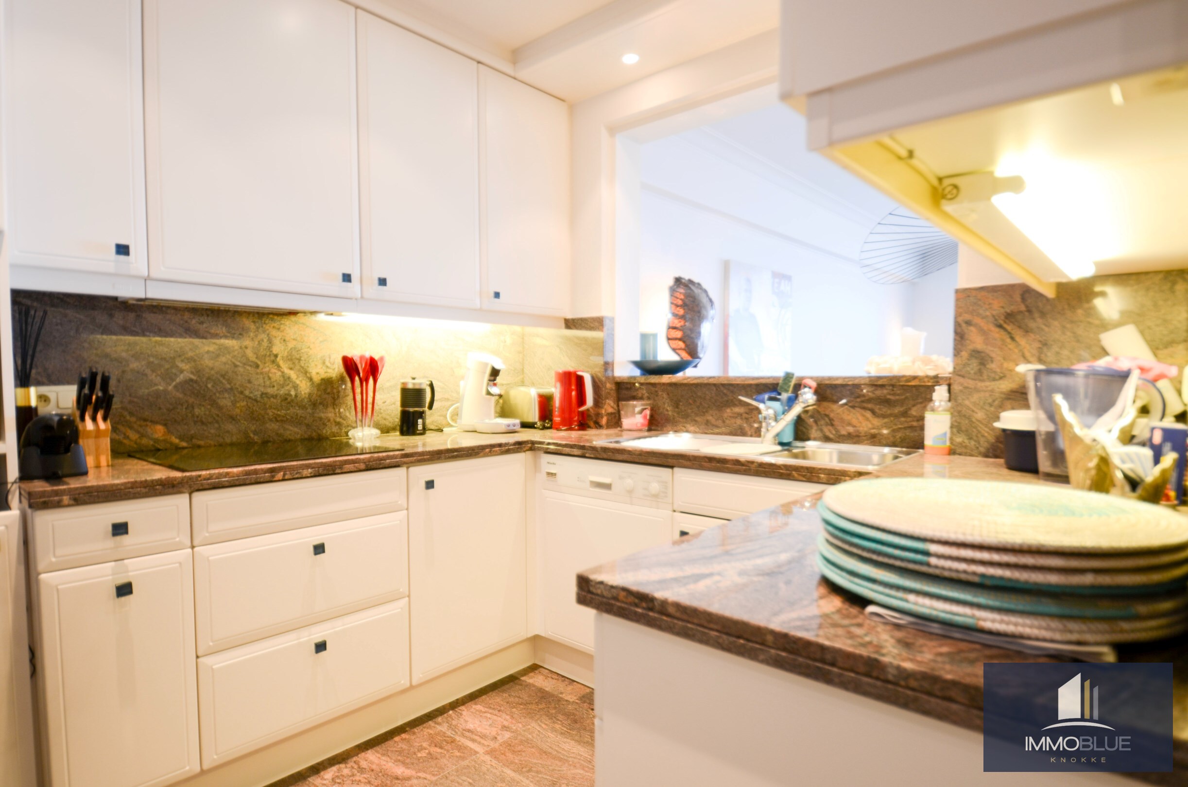 Appartement avec vue frontale sur la mer, situé dans une résidence prestigieuse au Zoute. 