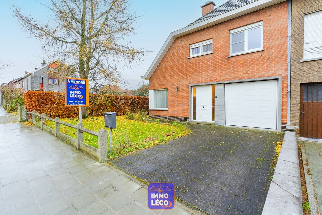 3 façades dans un clos résidentiel avec garage, parking et jardin ! 