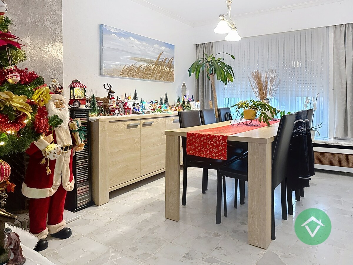 Ruime rijwoning met tuin, garage en 4 slaapkamers in Roeselare 