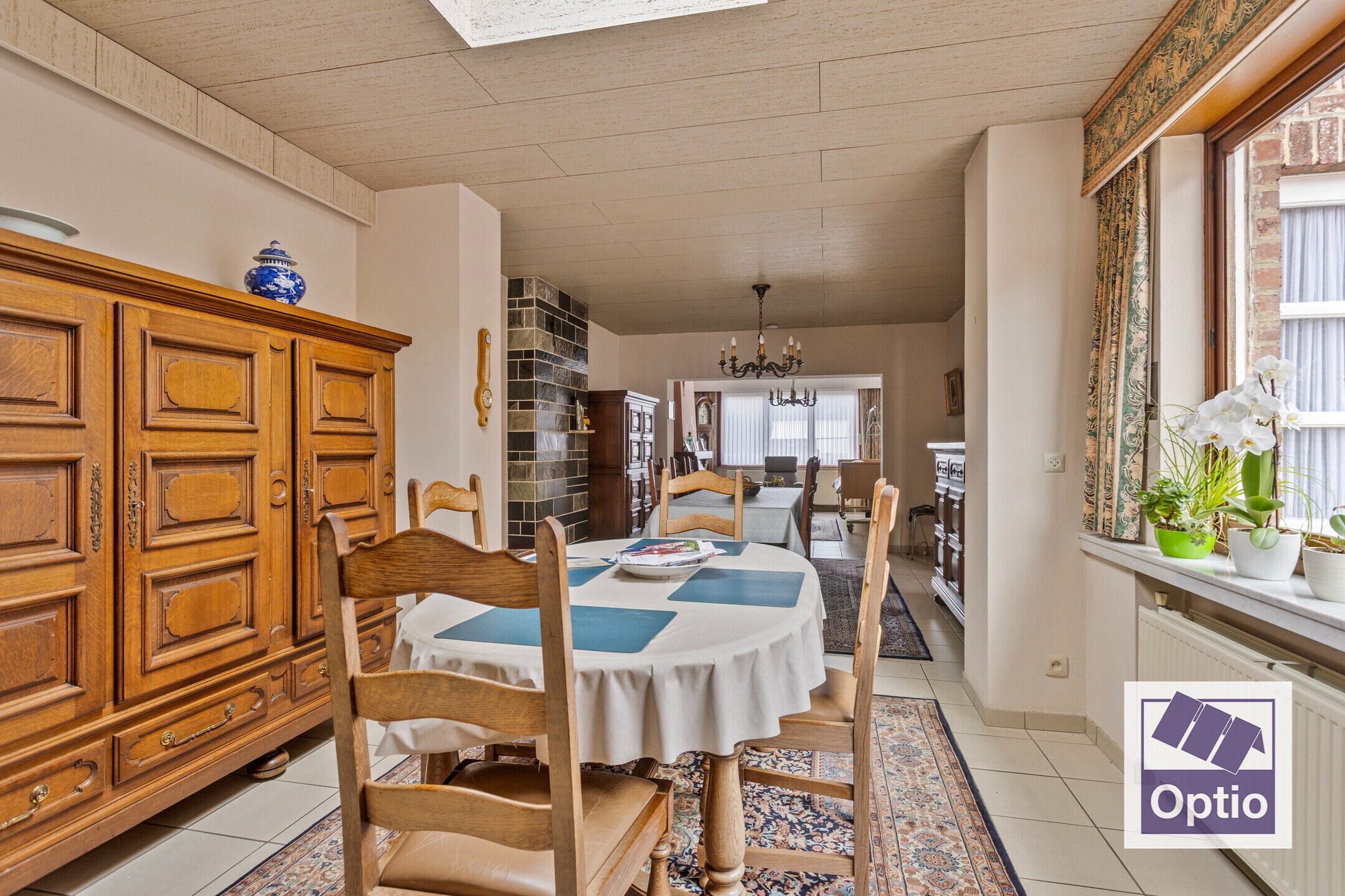 Woning met 5 slaapkamers en grote tuin. 