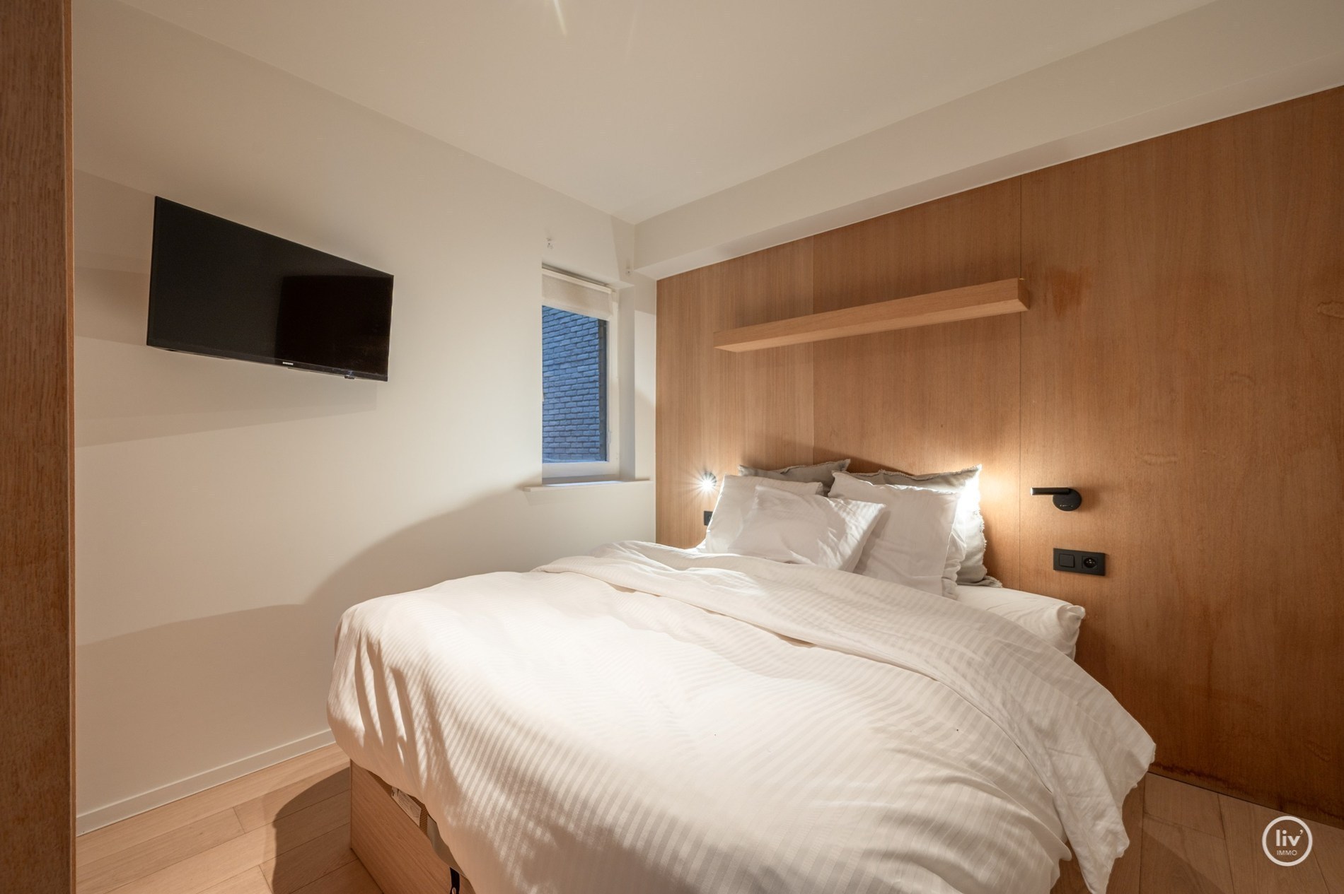 Prachtig gerenoveerd 2 slaapkamerappartement op een aangename ligging vlakbij de Lippenslaan te Knokke. 