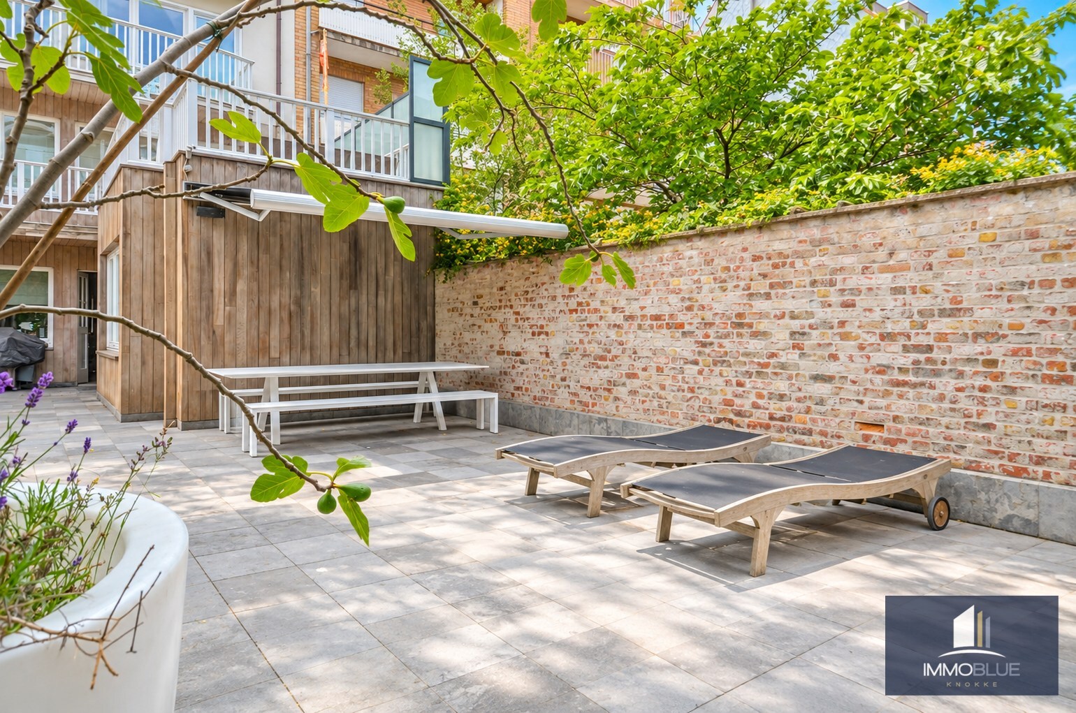 Appartement parfaitement entretenu avec une grande terrasse. 