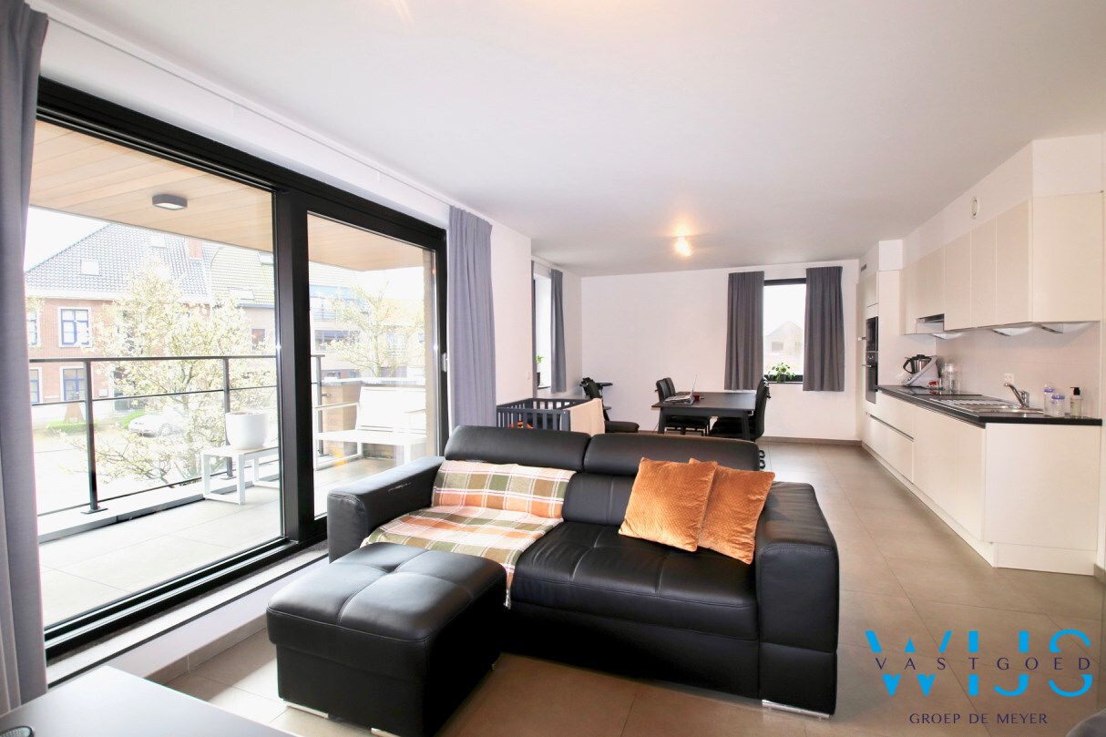 Instapklaar tweeslaapkamer appartement met 2 terrassen te Kluizen ! 