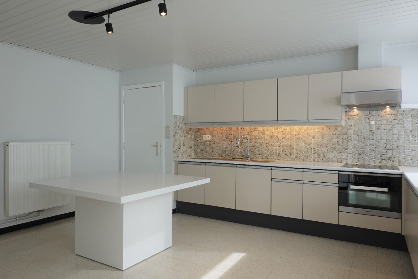 Ruim appartement in het centrum van Eernegem 