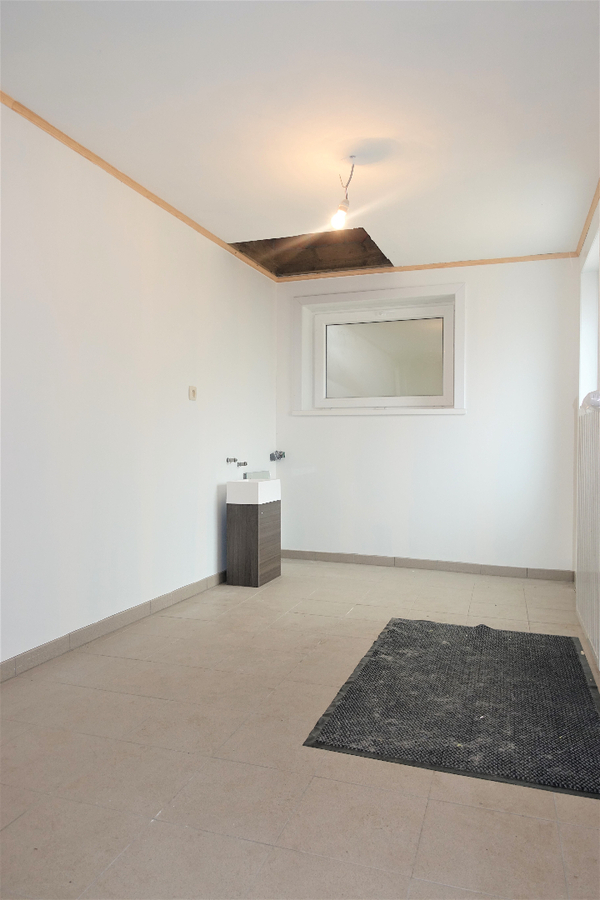 Half-open woning met grote tuin te Aartrijke 