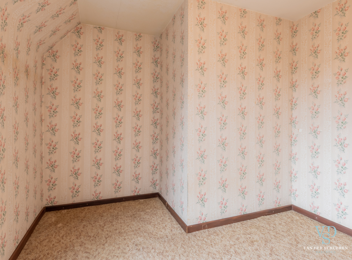 Degelijke, bijzonder ruime woning te Dikkelvenne. 