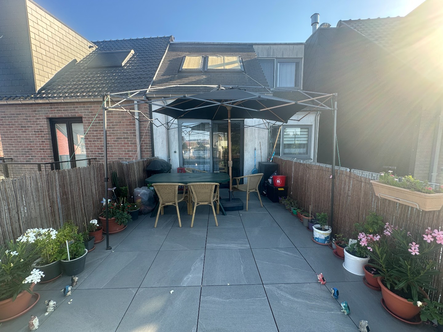 Lichtrijk en energiezuinig appartement (116 m²) met 2 slpk en groot terras, Torhout. 