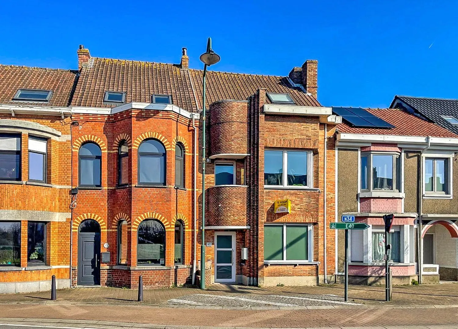 Verder af te werken rijwoning op 273m² met 3 slaapkamers te Adinkerke (De Panne)! 