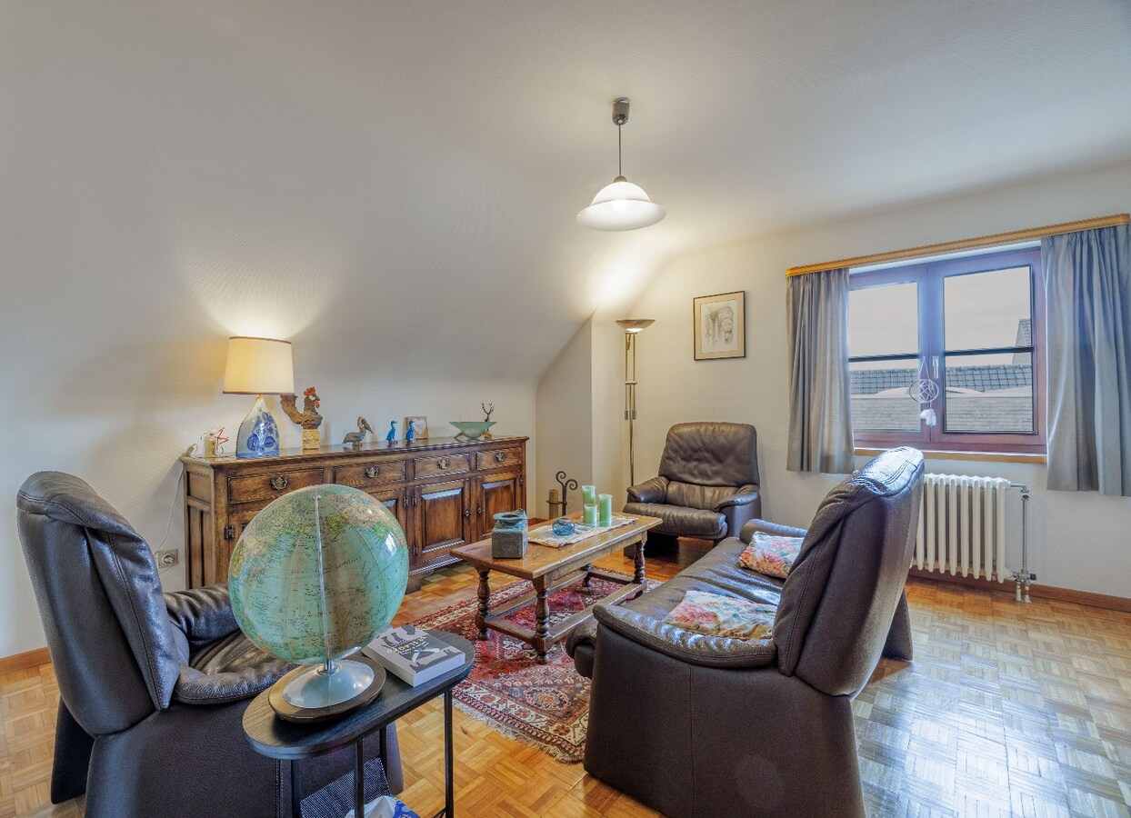 Charmante en solide villa met zonnige tuin in het hart van Zwevezele 