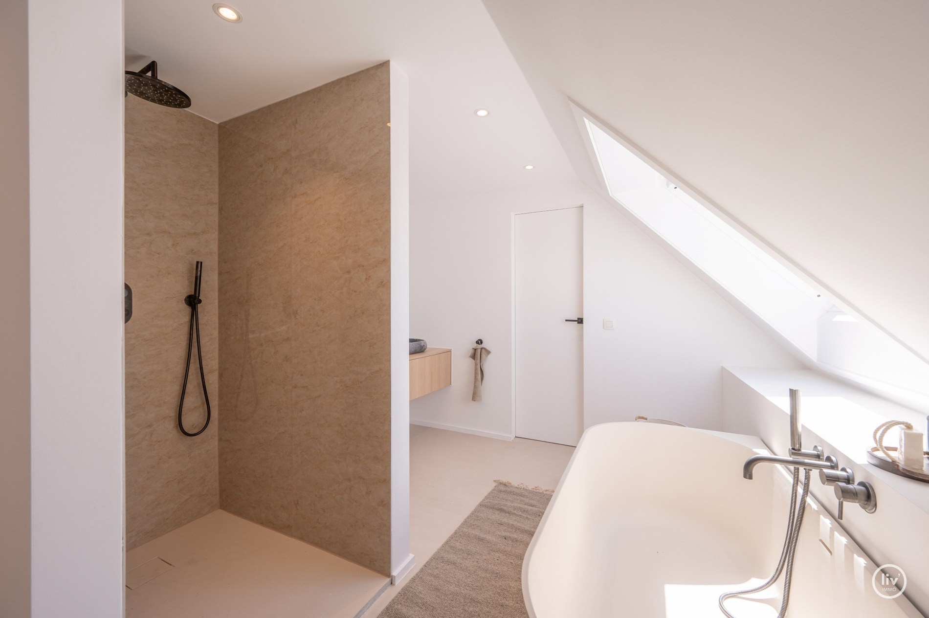 Prachtige ruime duplex (216 m2) top gerenoveerd gelegen op de Leopoldlaan te Knokke. 
