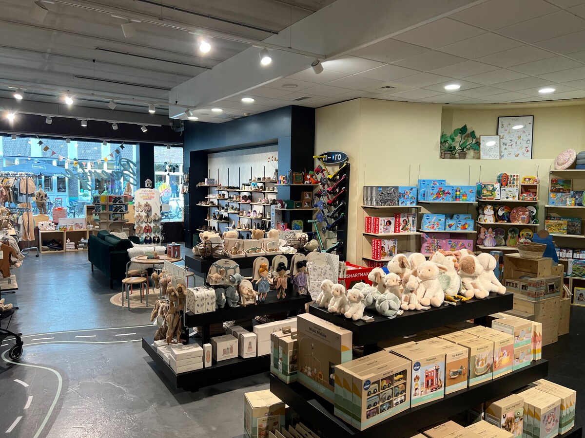 Verhuurde winkelruimte te koop in centrum Bladel. Ideaal als beleggingsobject! 