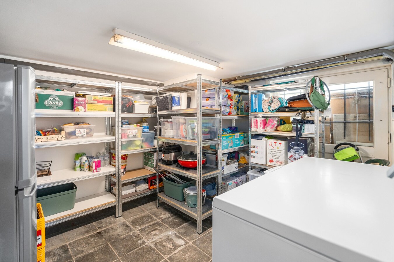Alleenstaande woning met 3 slaapkamers en 2 garages te Koekelare 