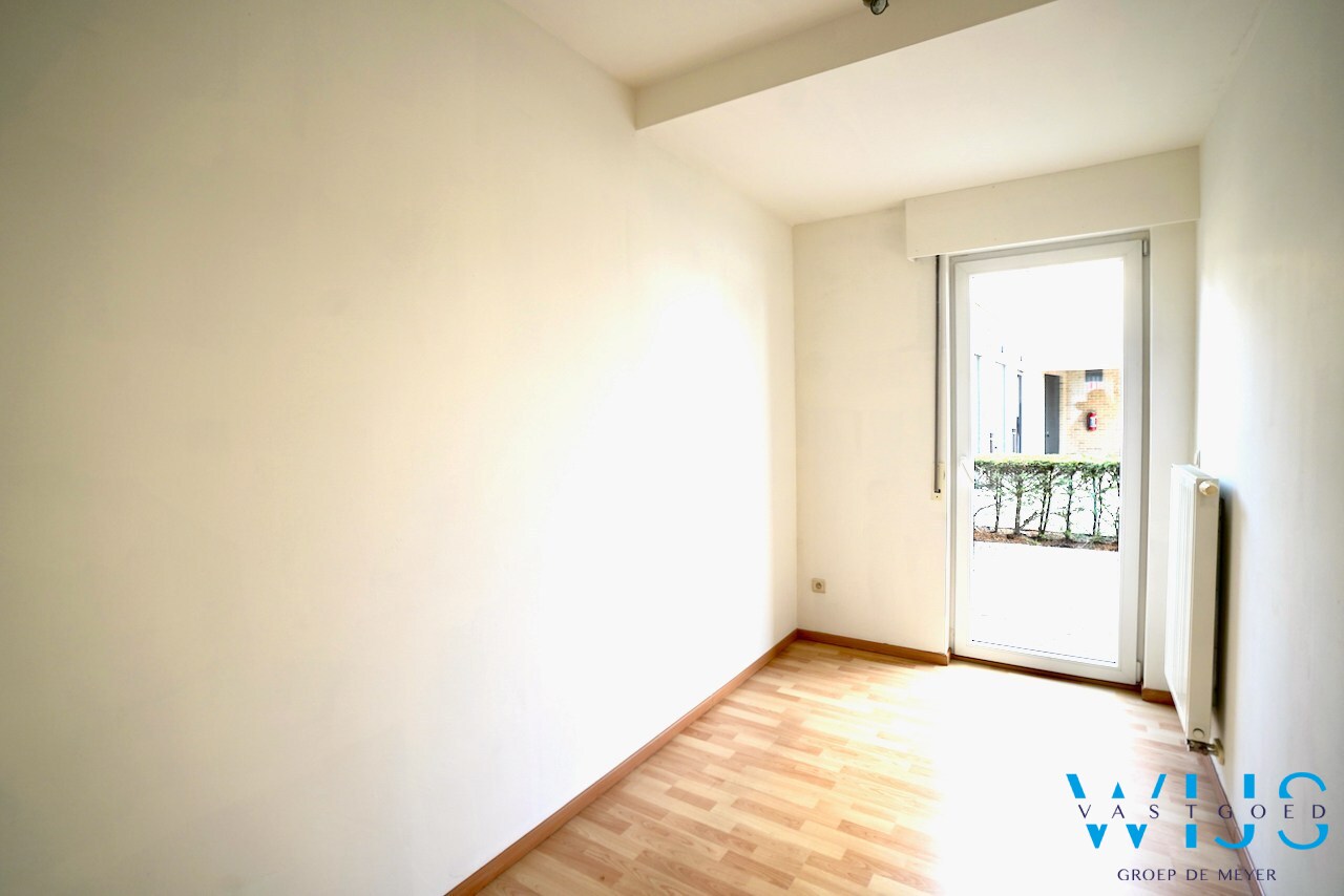 Gelijkvloers appartement met ruim terras in het centrum Ertvelde ! 