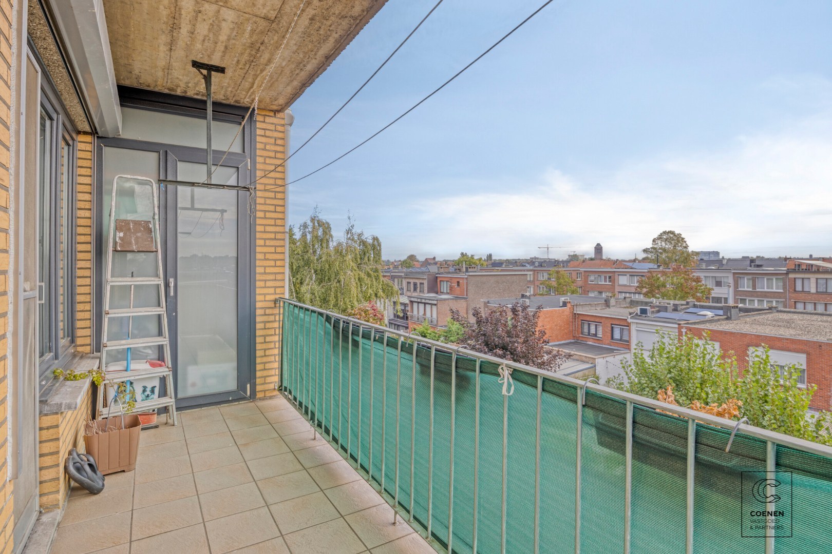 Ruim appartement van 104 m² met drie slaapkamers op centrale ligging te Merksem! 