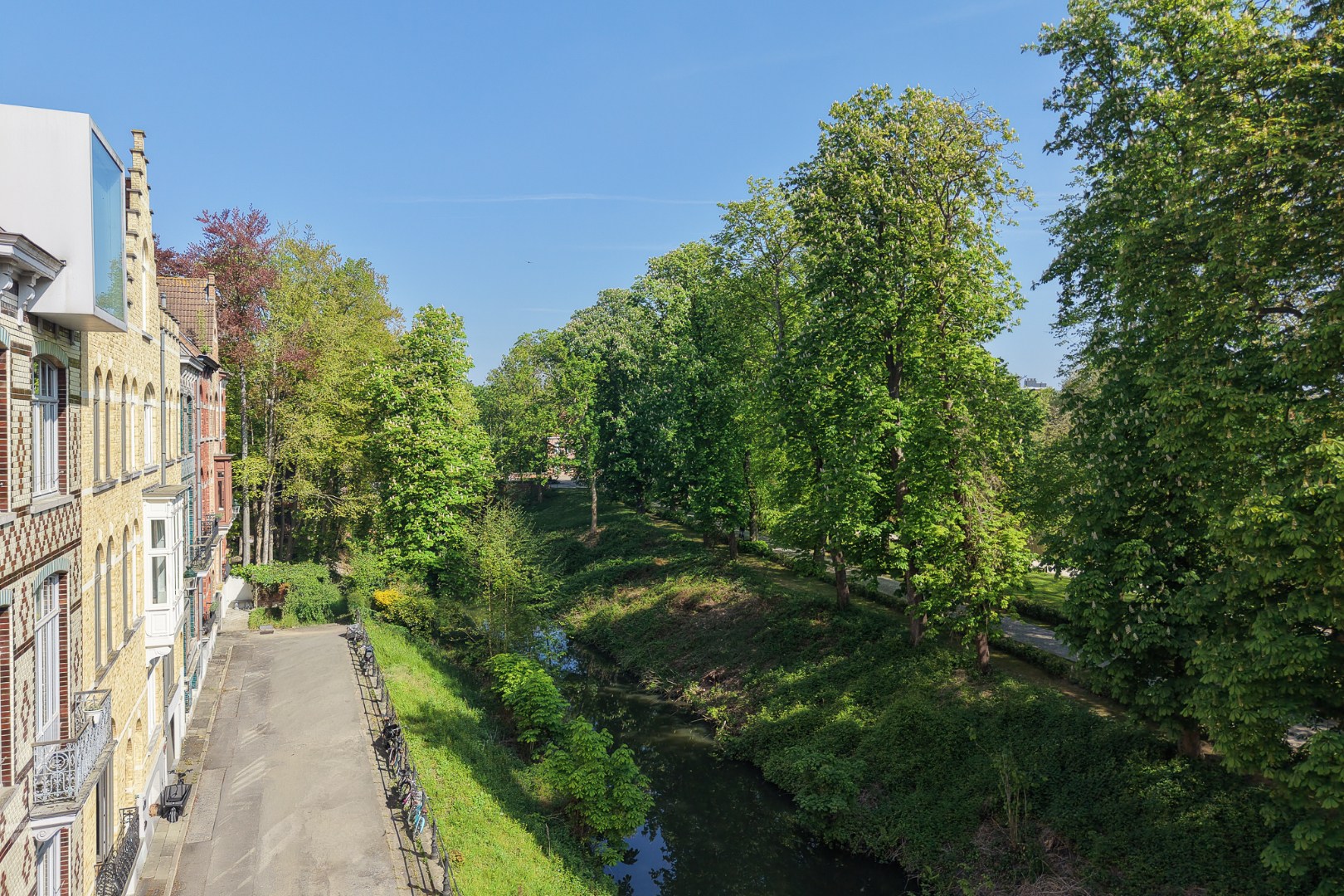 Exclusief gerenoveerd burgerhuis met zonnige stadstuin! 