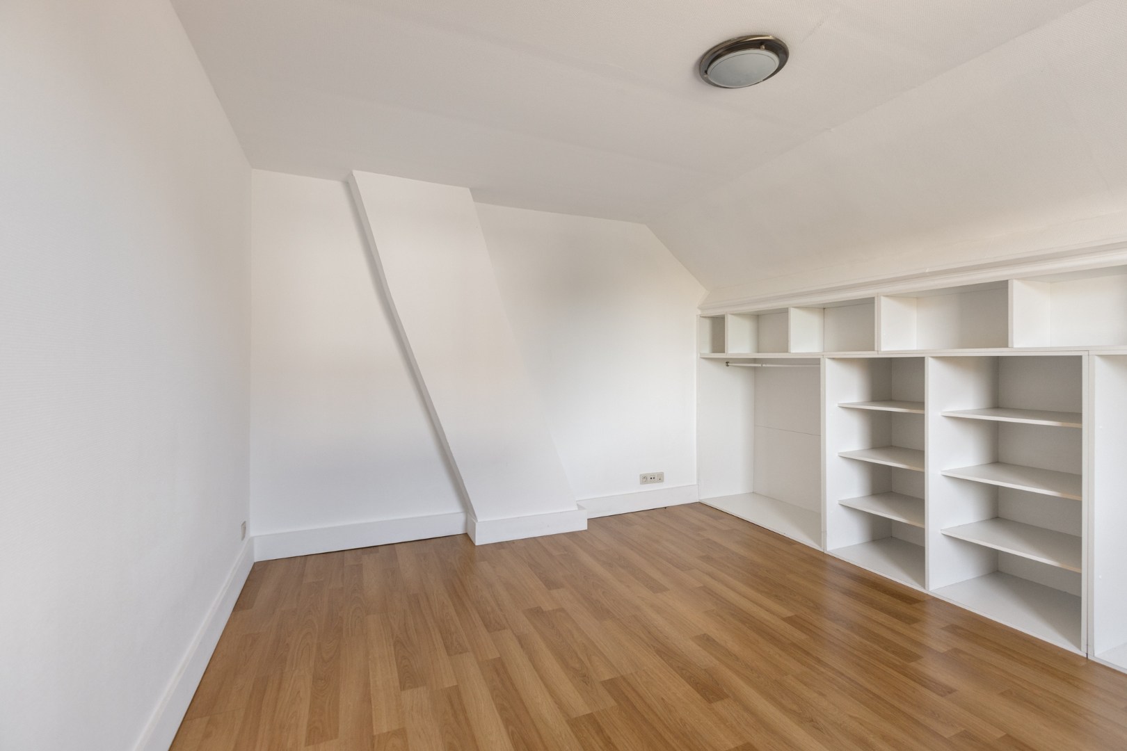 Ruime gezinswoning met 3 slpk. en ruimte voor bijberoep in Mol-Sluis 