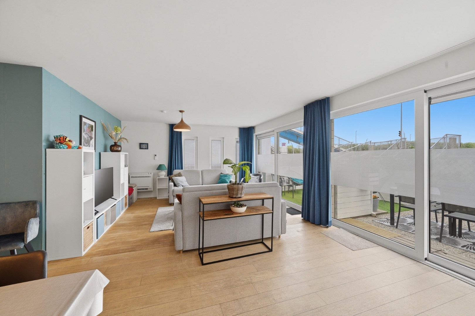 Instapklaar appartement met groot terras in Bredene - vlak bij de zee 