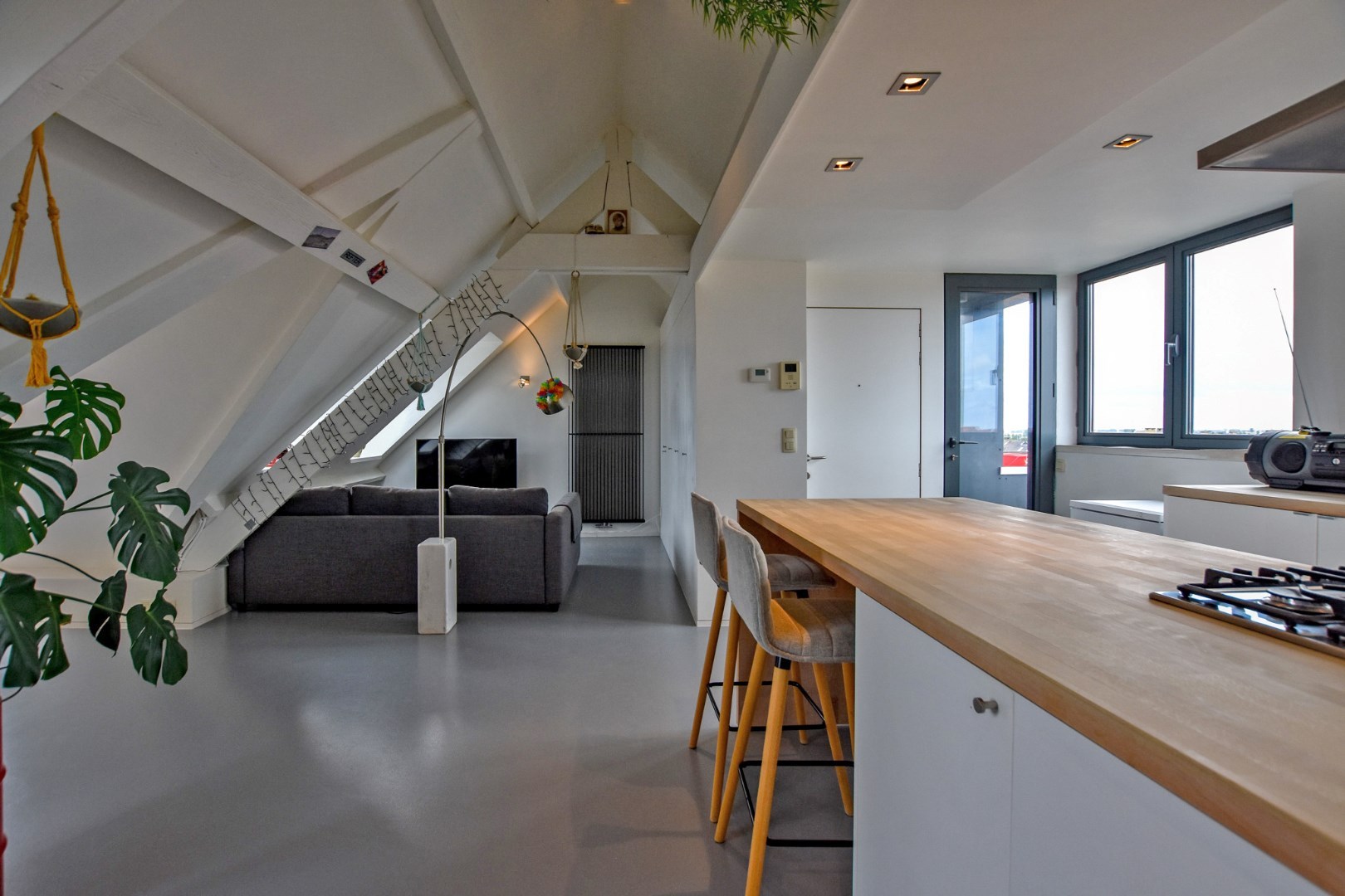 Prachtig dakappartement (loft-stijl) 68 m², gelegen op het Marktplein. 
