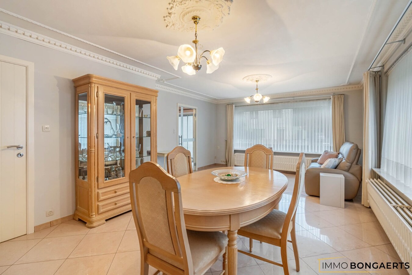 Woning met 3 slaapkamers op ruim perceel 