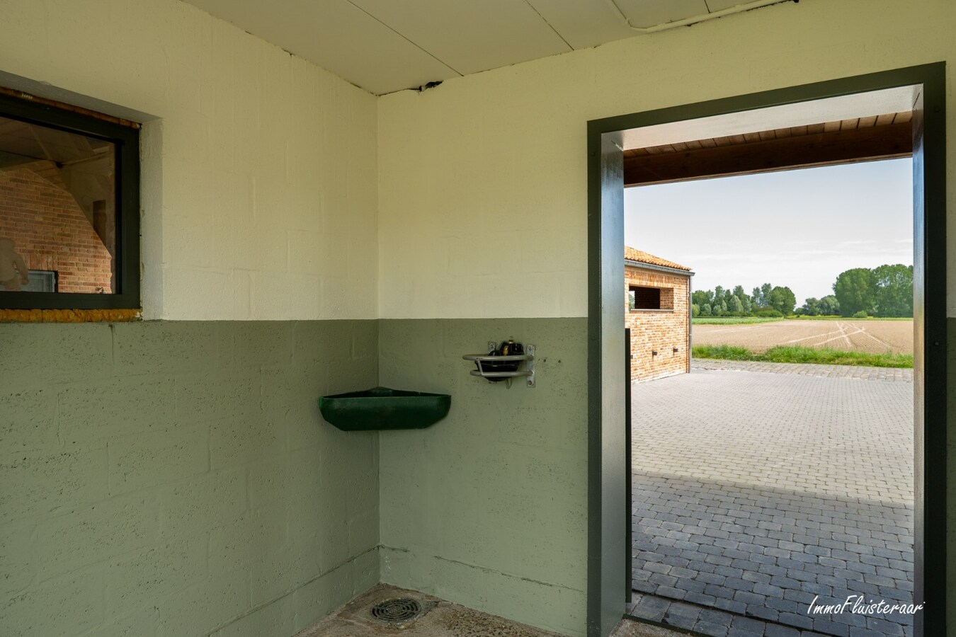 Unieke, gerenoveerde hoevewoning met paardenfaciliteiten, bijgebouwen, uitzonderlijk potentieel en zeer bereikbare ligging 