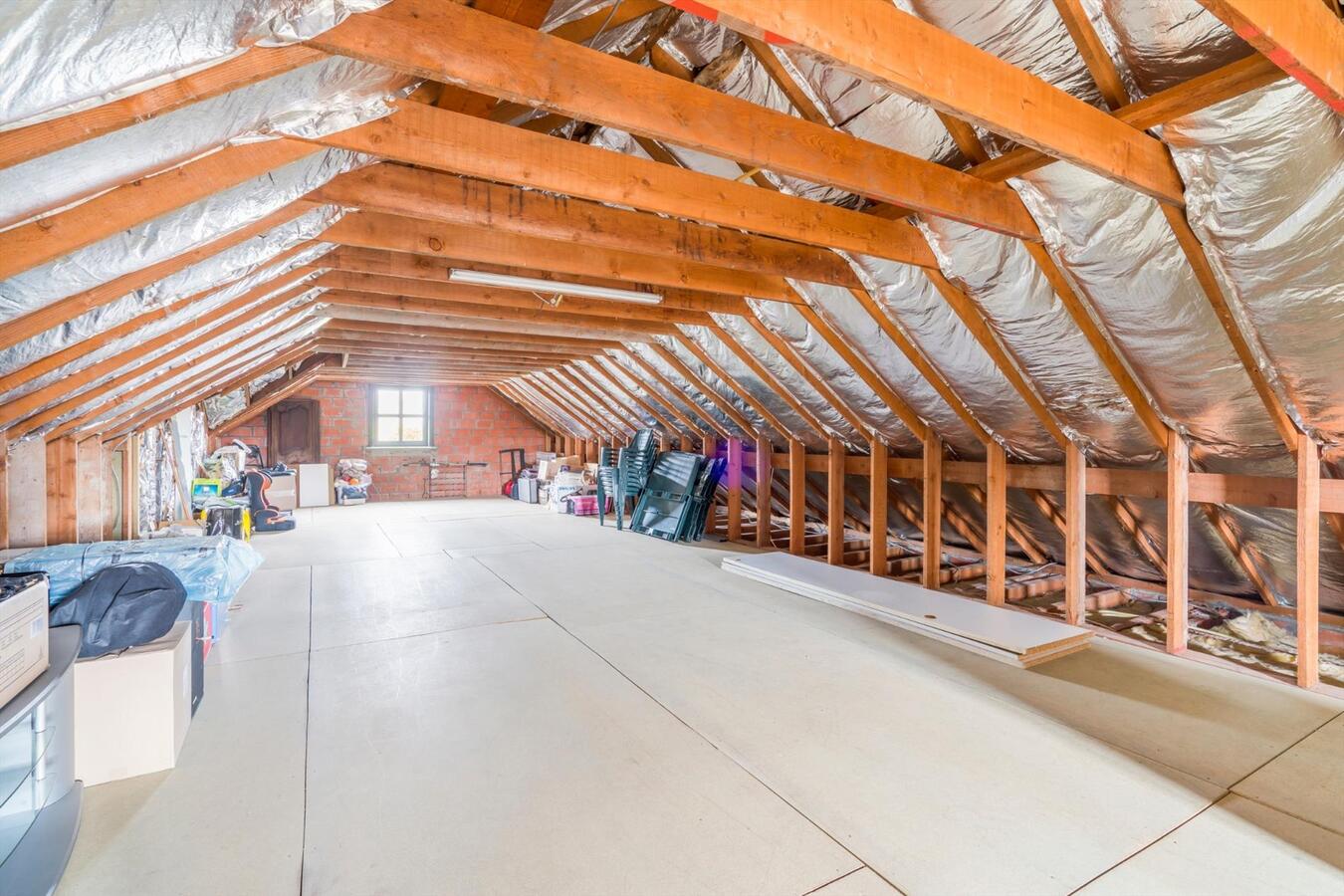 Rustig gelegen instapklare woning met 4 slaapkamers op 690 m² te Koekelare 