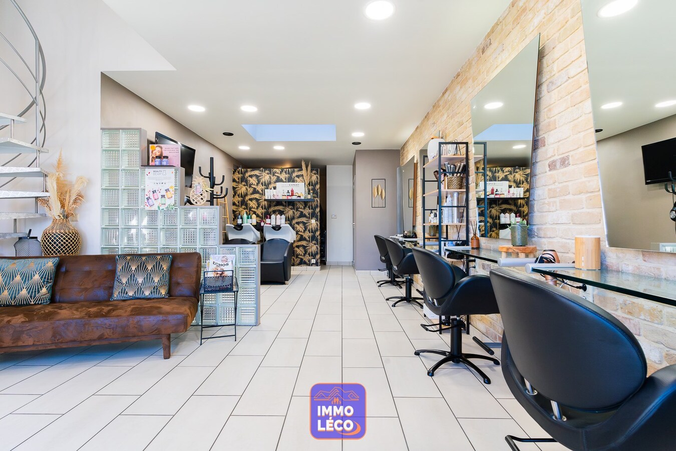 Commerce en plein cœur du village de Dottignies ! Idéal investisseurs !! 